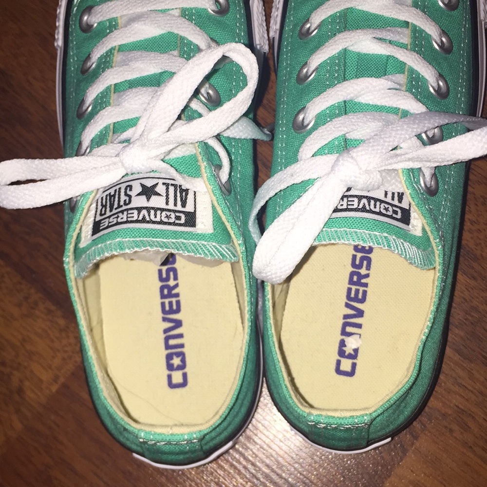 SOLD!! Converse All Star sneakers women’s size 6 - Picture 2 of 8